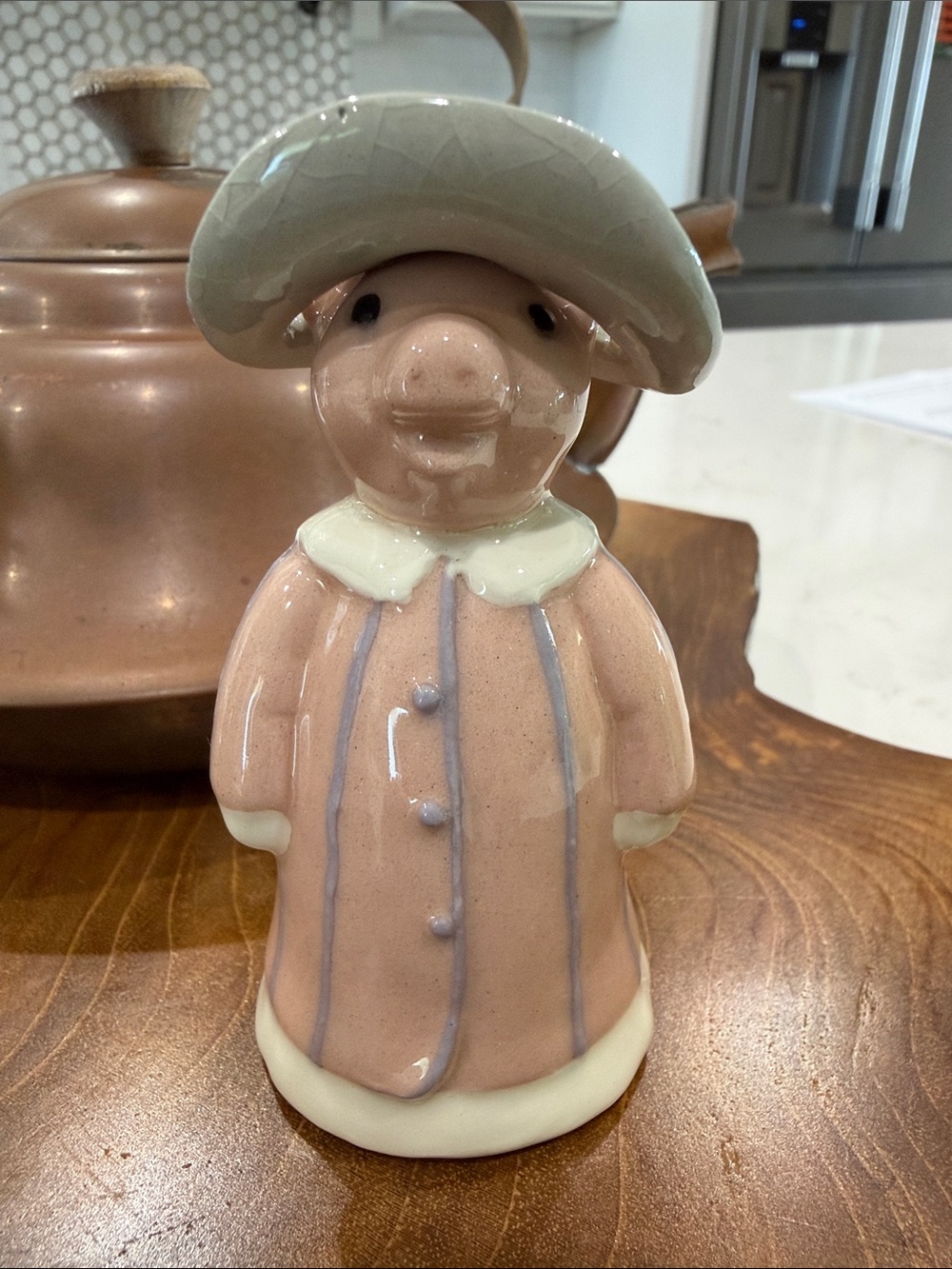 Rare Hagen Renaker Brazel Mrs. Pig Storybook Anthropomorphic Hog Figurine